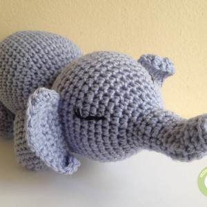 Elefante nos chifla ojos bordados
