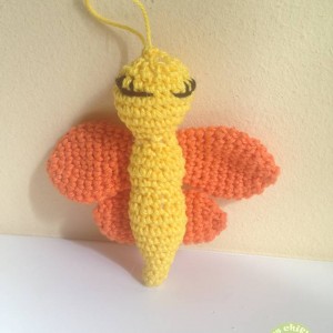 Portada colgante mariposa nos chifla